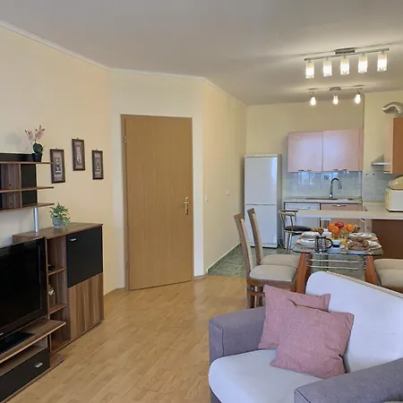 Prostor - Pool & 50m Away Apartman Obzor